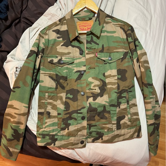Men’s Small Camouflage Jacket in Perfect Condition - Picture 3 of 7